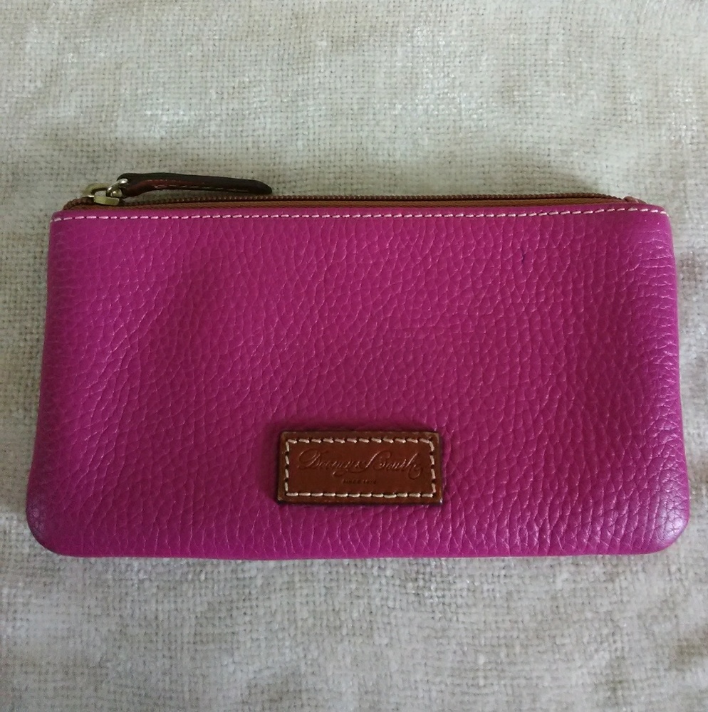 ⌛️CLEARANCE  - Authentic Dooney & Bourke zip pouch